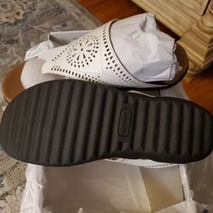 New Rockport thong sandal